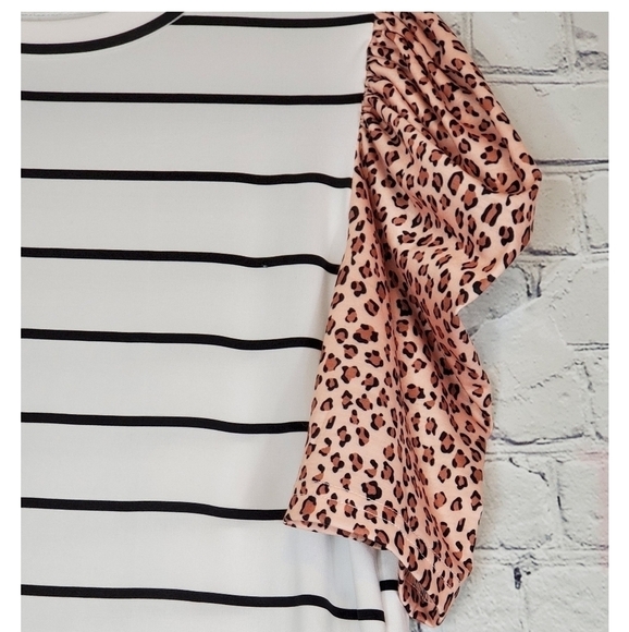 LEOPARD Sleeves & B/W Stripes Tee Chic & Casual - Picture 9 of 9
